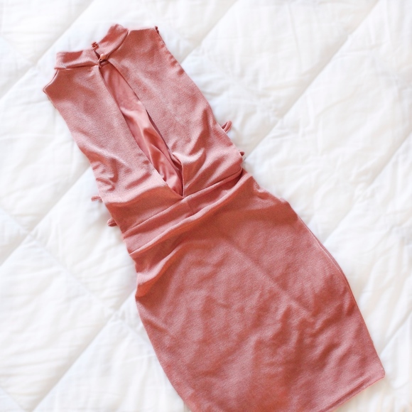 ❤️‍🔥 Misguided | Side Detail High Neck Bodycon Dress - Picture 3 of 5